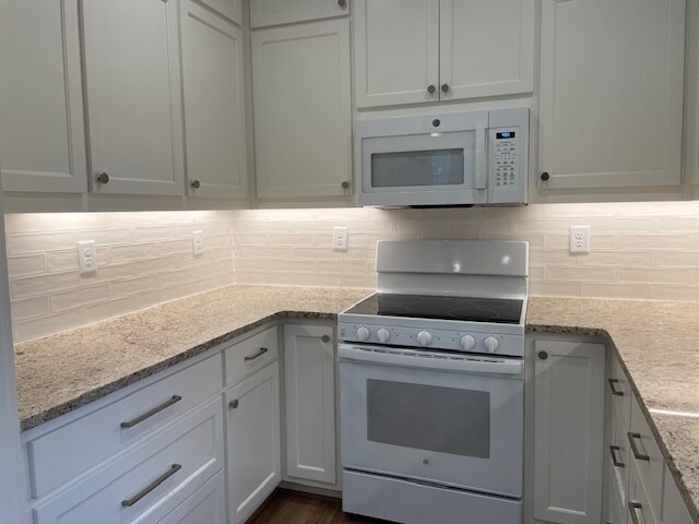 Photo - 861 Hickory Dr SW