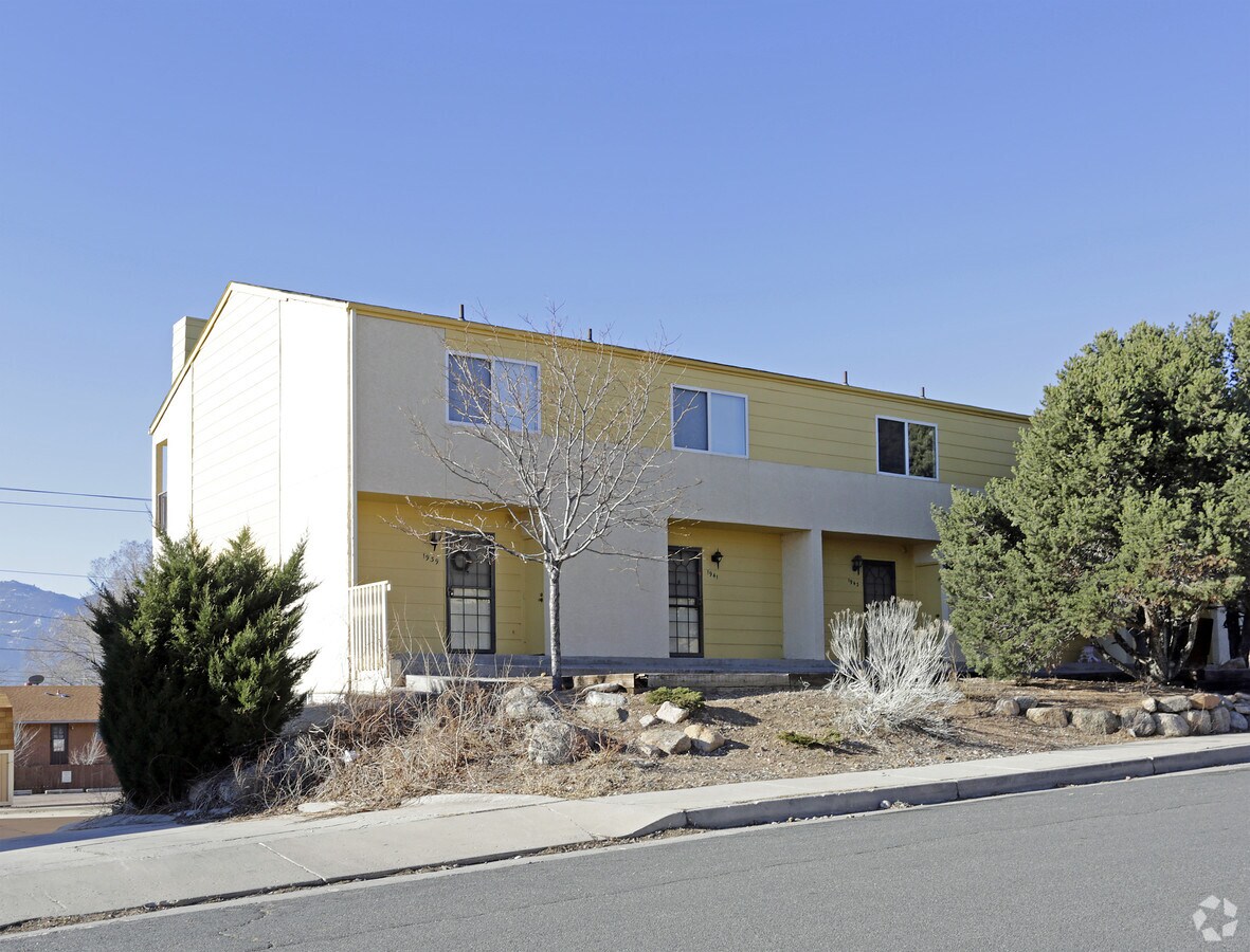 Photo - 1939-1947 Henderson Ave Apartments