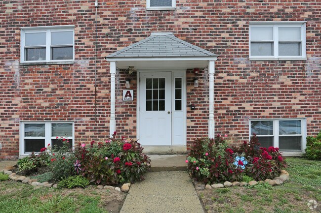Bensalem Commons Apartments