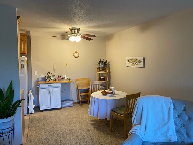 Dining area - Nicollet South Apartments
