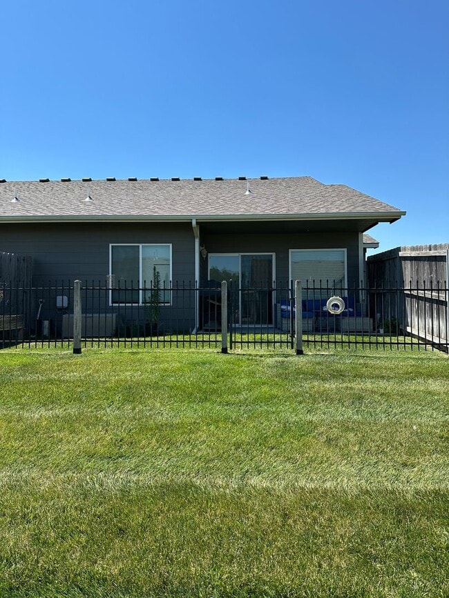 Photo - 3 bedroom 2 bath Duplex at 53rd & Meridian