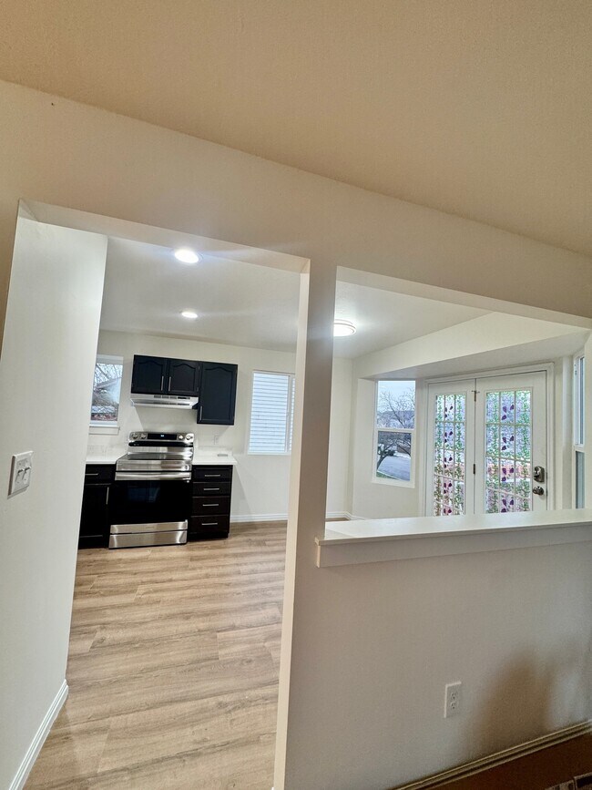 Photo - 917 Dorothea Way