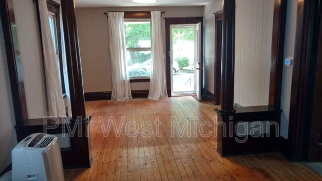 Photo - 946 Pine Ave NW Unit 1