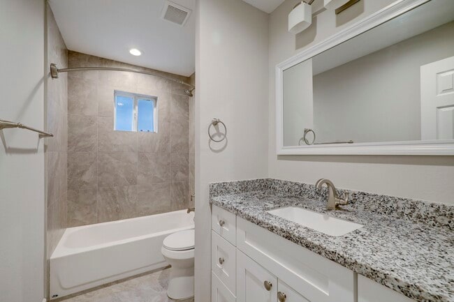 Building Photo - 512 Ridge St Unit 9