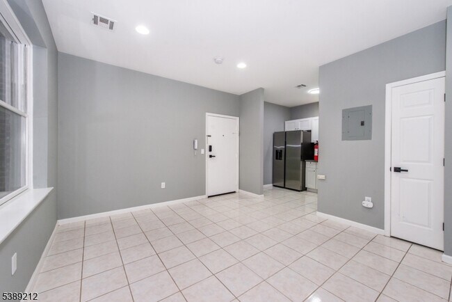 Photo - 1878 Springfield Ave Apartamento Unidad 2B