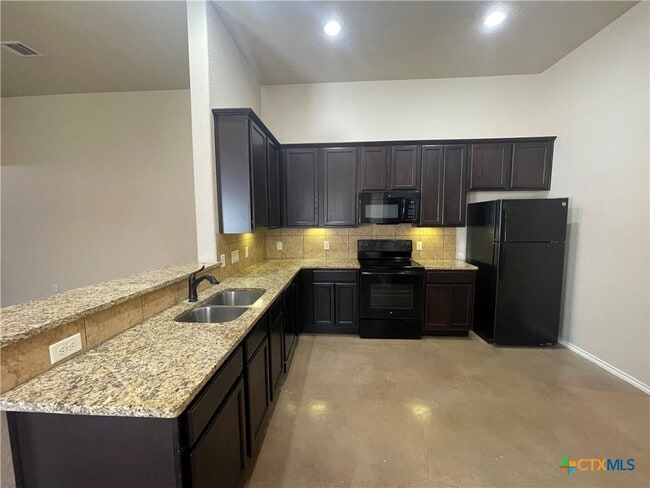 Photo - 758 Saengerhalle Rd