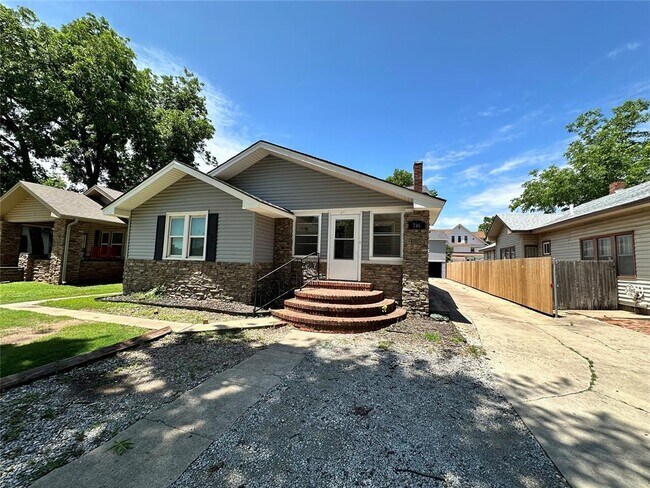 Photo - 746 S Jenkins Ave