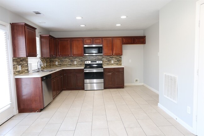 Photo - 13518 Sherman Oaks Dr