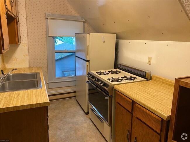 Building Photo - 226 3rd Ave NE Rental