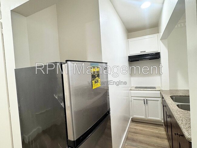Photo - 1041 1/4 South Norton Avenue Unit 1041 1/4