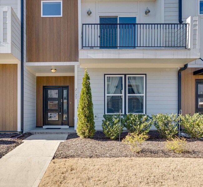 Spacious 4-Bedroom Townhome in Wendell Falls