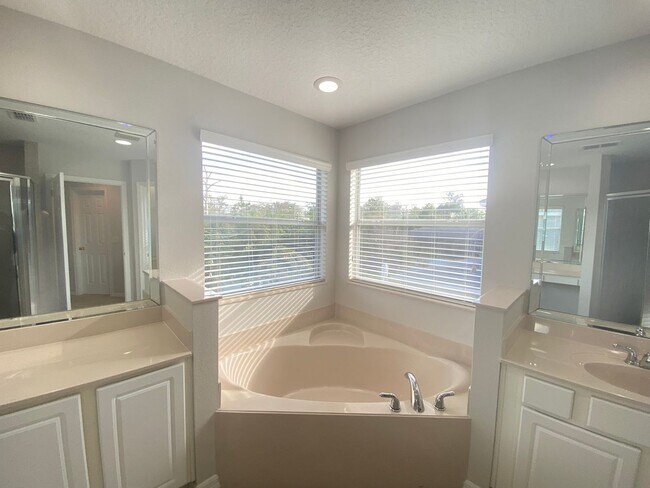 Photo - 5 Bedroom / 3 Bath Home in Cypress Lake, A...