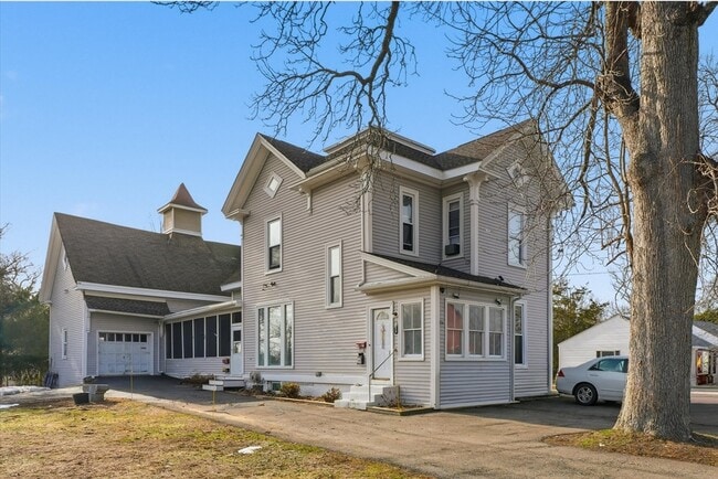 Building Photo - 156 N Broadway