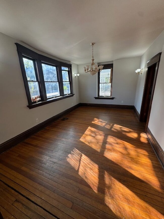 Photo - 901 W Main St