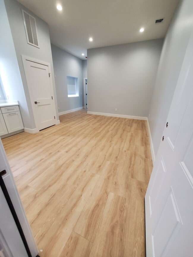 Photo - 50 E Main St