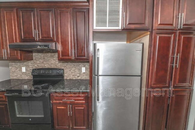 Photo - 1459 MacArthur Blvd Unit 31