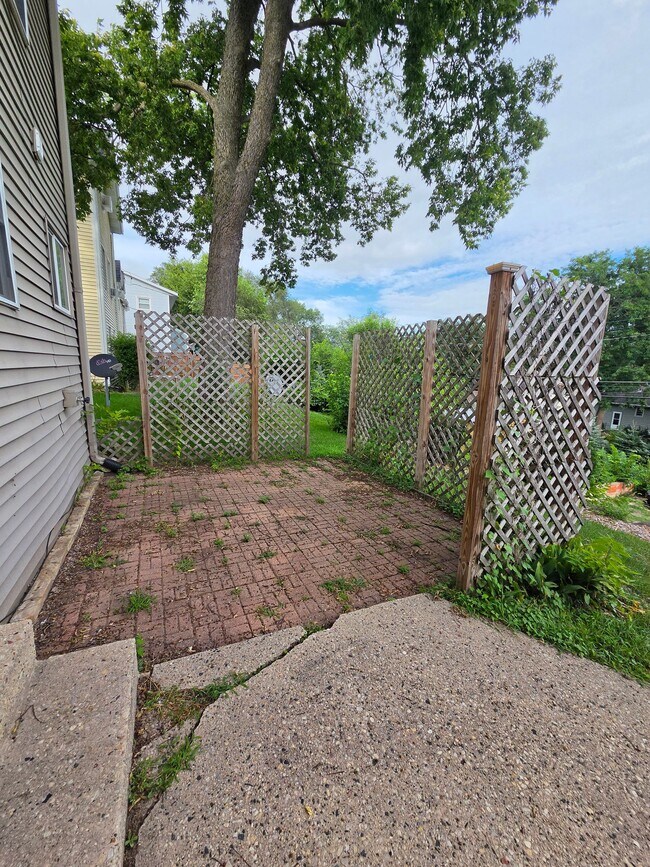 502 E Cook St Unit Lower