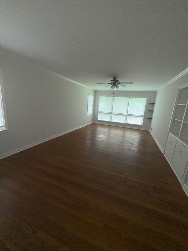 Photo - 380 Victoria Dr