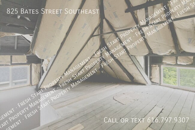 Photo - 825 Bates St SE