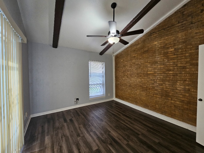 Photo - 4008 Towngate Blvd