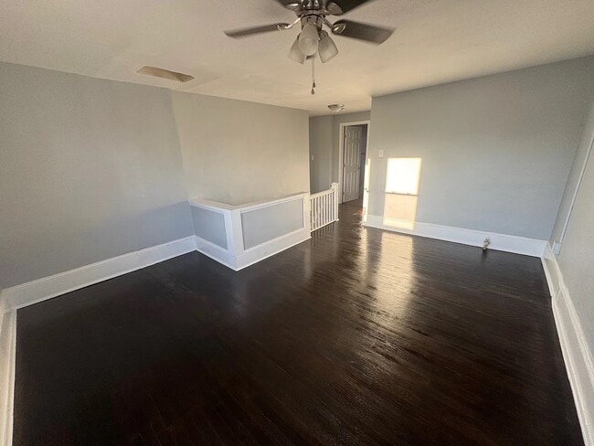 Building Photo - 1127 N Royal Ave Unit B