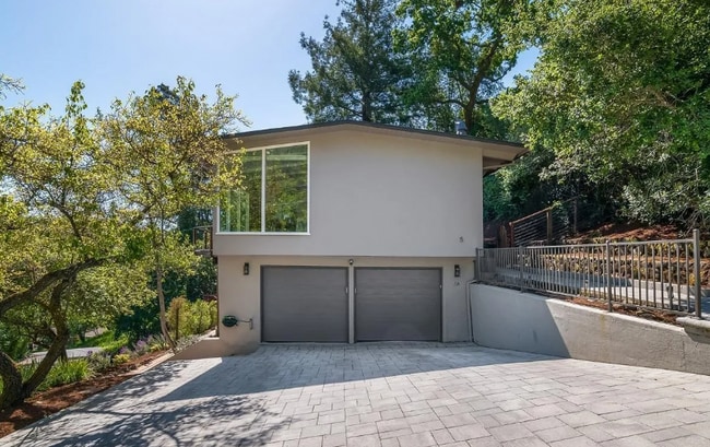 Building Photo - 5 Oak Springs Dr Rental