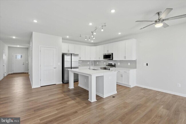 Photo - 148 Huntwell W Ave