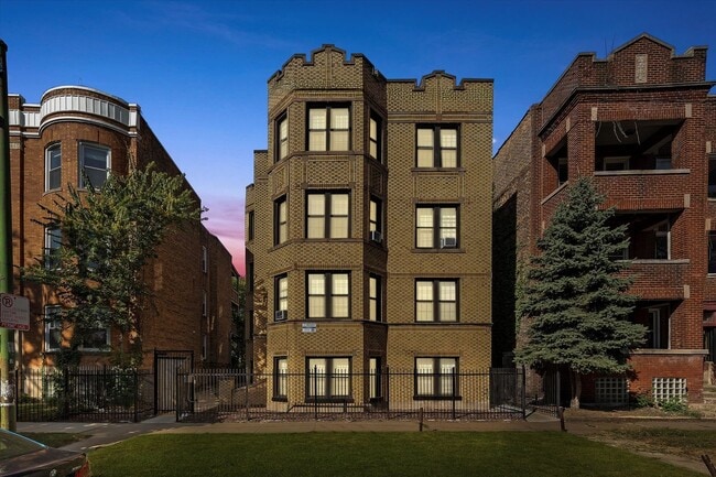 Photo - 6124 S Ingleside Ave Unit 1w