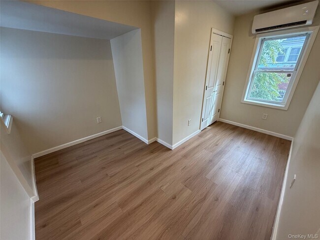 Photo - 185 Broadway Unidad 102