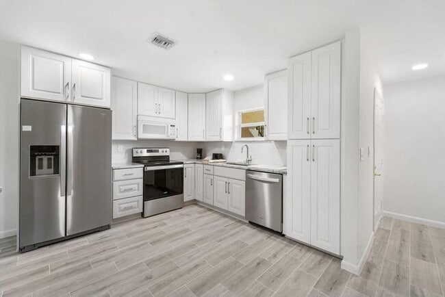 Photo - 717 S US Hwy 1