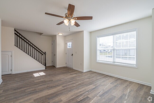 3BR, 2BA - 1252SF - Living Room