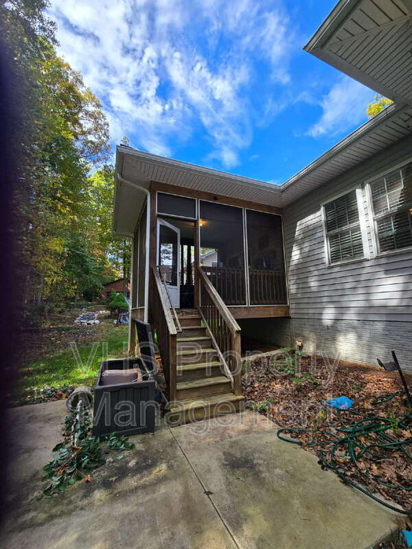 Photo - 2400 Lakeview Pkwy