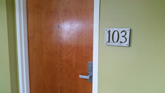 Building Photo - 701 Pennsylvania Ave Unit 103