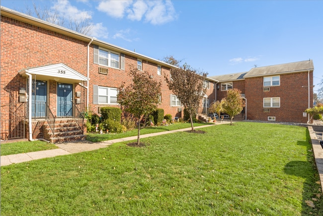 Photo - 355 New York Ave LLC