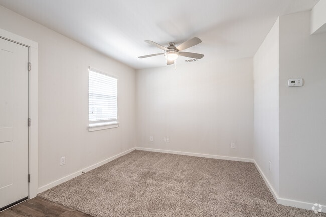 Studio - 490SF - Central Park Apartments