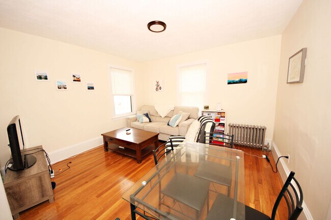 Photo - 4 bed 2 bath in Waltham no broker fee