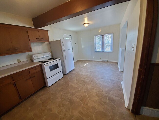 Photo - 935 Dousman St