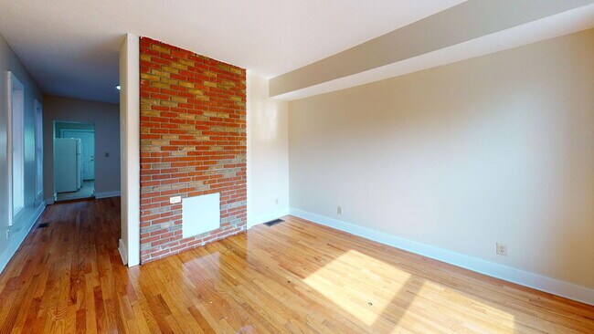 Building Photo - 1373 Indianola Ave