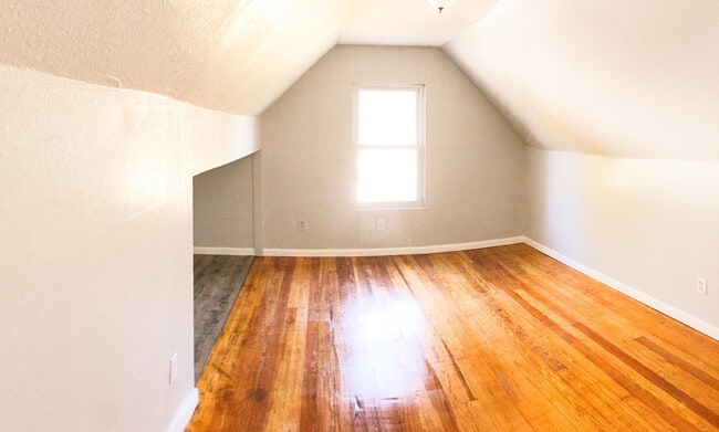 Photo - 2BR/1BA Single Family Home! Renovated!