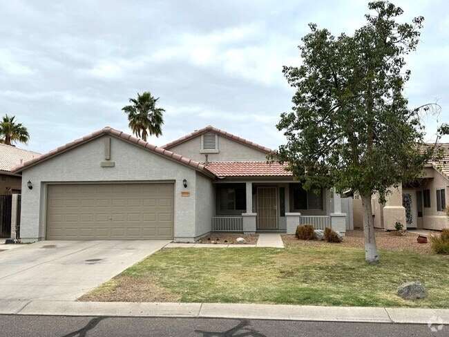 Building Photo - 3 bedroom plus den, 2 bath, on the golf co... Rental