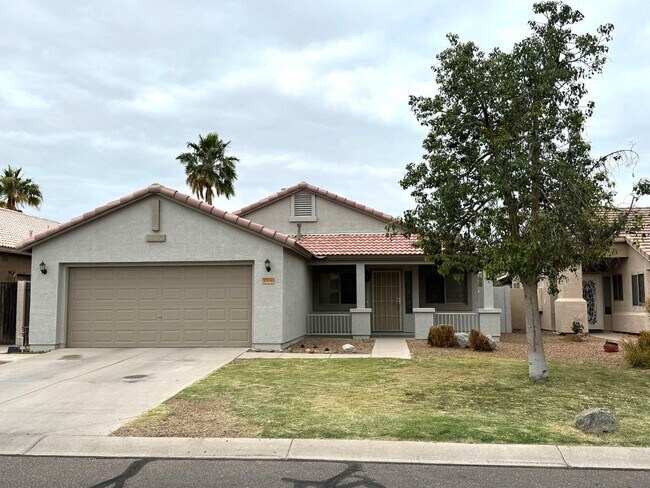 3 bedroom plus den, 2 bath, on the golf co... - 3 bedroom plus den, 2 bath, on the golf co... House