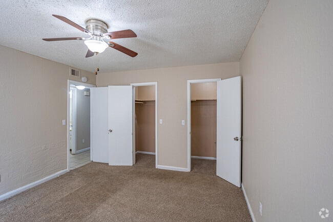 2BR, 1BA - 975SF - Primary Bedroom