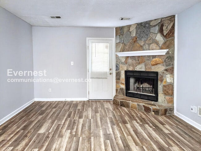 Photo - 1942 Cornell Way