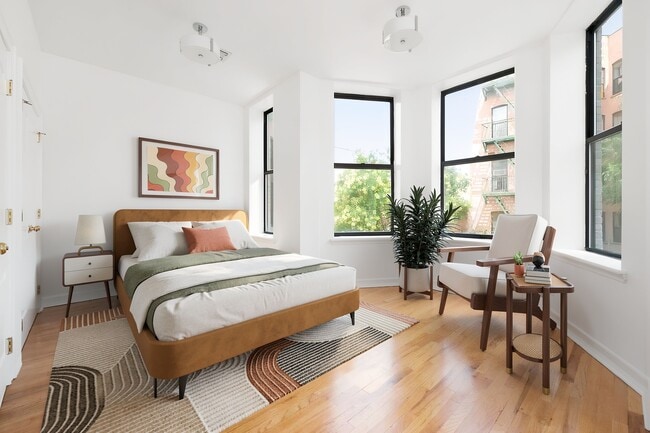 Photo - 21 W 127th St