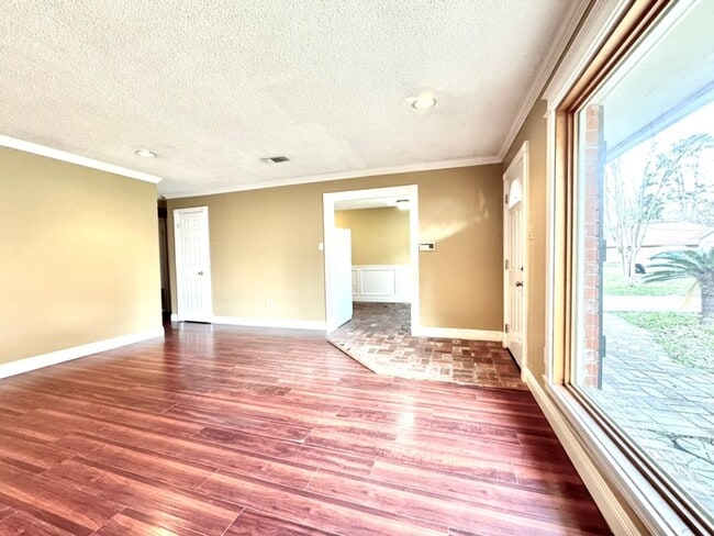 Photo - 3-Bedroom Home in Desirable Country Club Estates