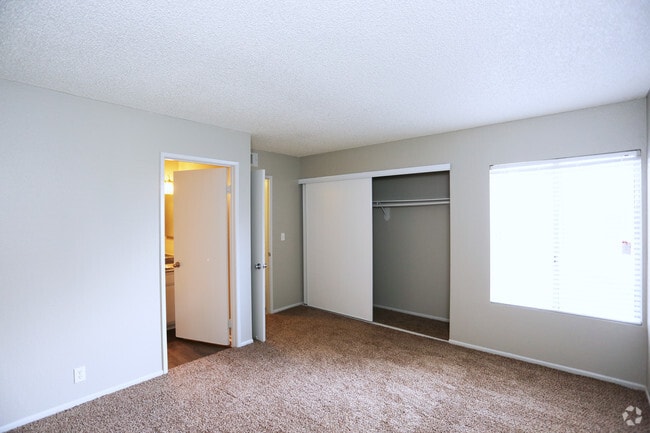 2HAB, 2BA - 824 ft²