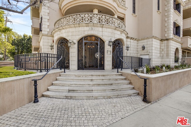 Building Photo - 850 Croft Ave Unit 203