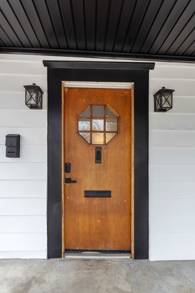 Photo - 2214 Wallace St