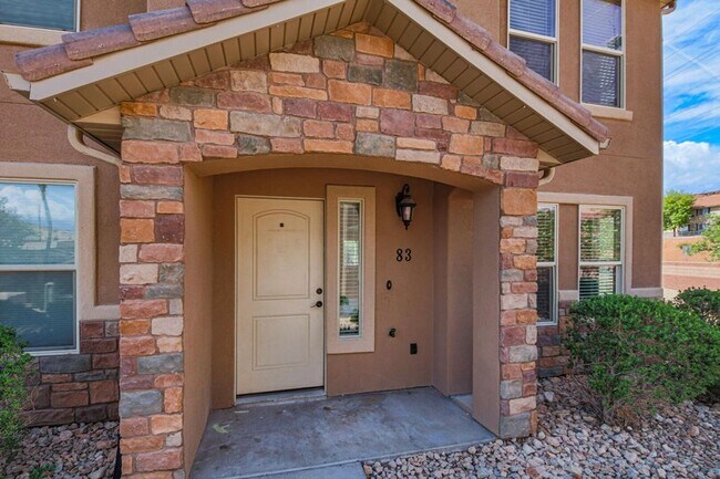 Photo - Beautiful Fossil Hills END UNIT!!