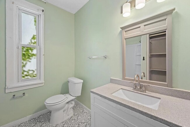 Photo - 2348 S 16th St